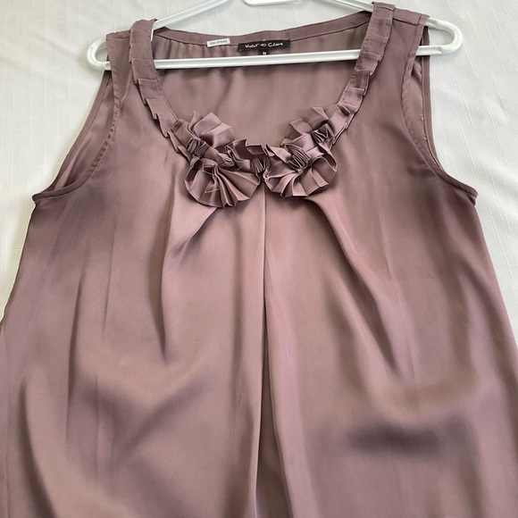 Sleeveless, lightweight, silky smooth blouse - Picture 5 of 5